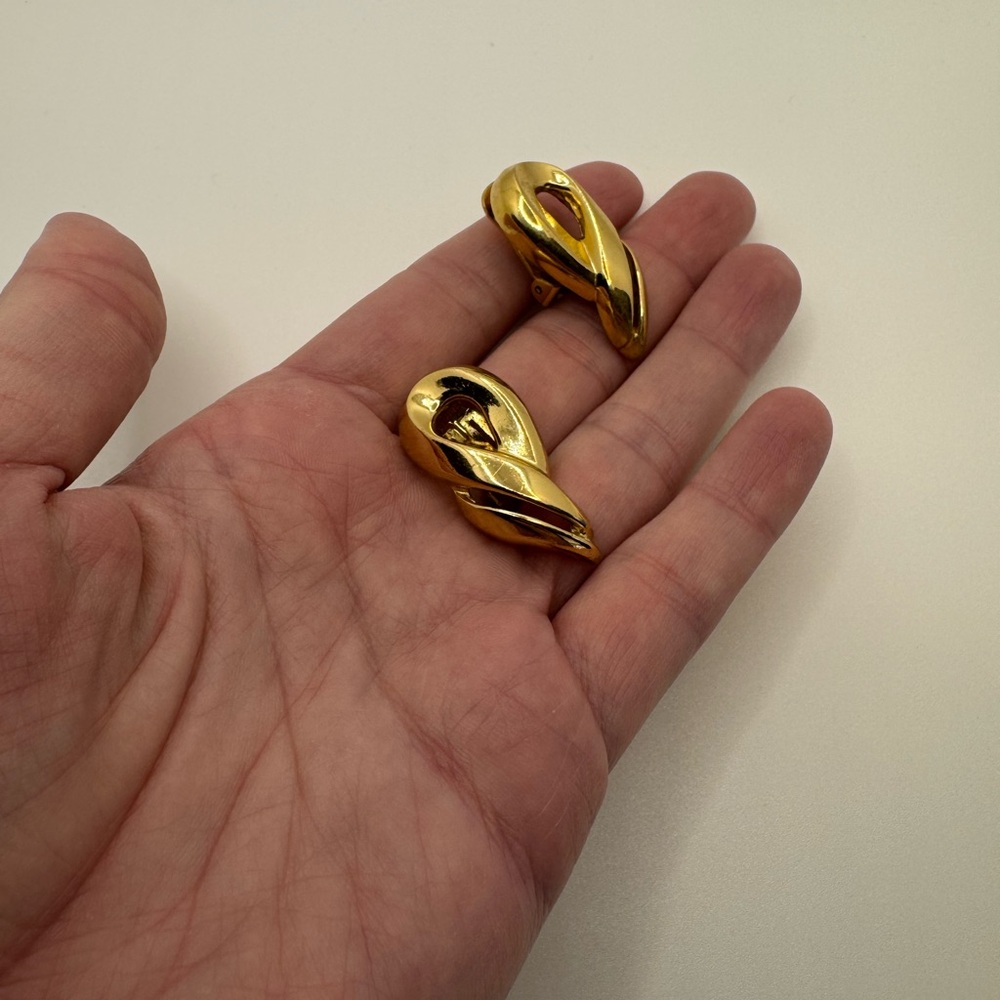 Christian Dior Gold Twist Earrings - Picture 5 of 7